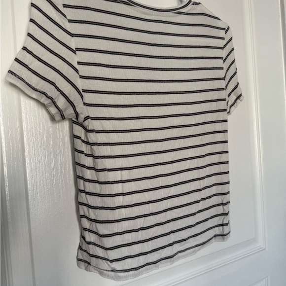 American Eagle Outfitters Black and White Striped Tee - Picture 4 of 6